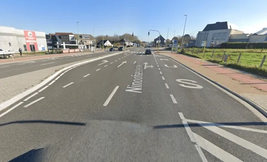 Ninoofsesteenweg in Pamel, Roosdaal