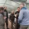 Een Duitse delegatie brengt eiersnoeren van de knoflookpad naar Linkebeek