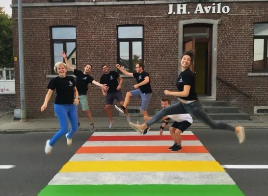 aanleg_regenboogzebrapaden_avilo_1.jpg