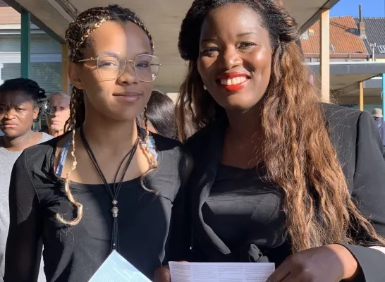 Assita Kanko en haar dochter. Axelle is 16 en mag voor het eerst stemmen.