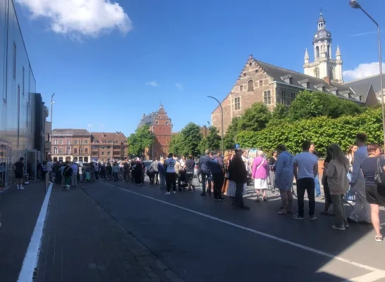 Heel wat wachtende kiezers in Halle.