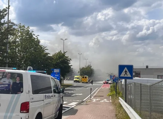 Er woedt een uitslaande brand op Brucargo