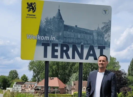 De nieuwe borden in Ternat moeten het Vlaamse karakter van de gemeente versterken De nieuwe borden in Ternat moeten het Vlaamse karakter van de gemeente versterken