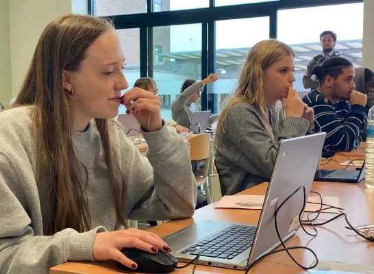 Studenten leggen toelatingsexamen voor arts af in Overijse