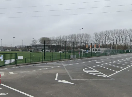 Vlaams Minister van Omgeving Zuhal Demir vernietigt de uitbreiding van Sportcomplex Dooren in Merchtem