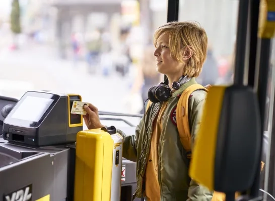 Digitaal opstappen: een nieuwe manier van reizen voor abonnees van De Lijn Digitaal opstappen: een nieuwe manier van reizen voor abonnees van De Lijn