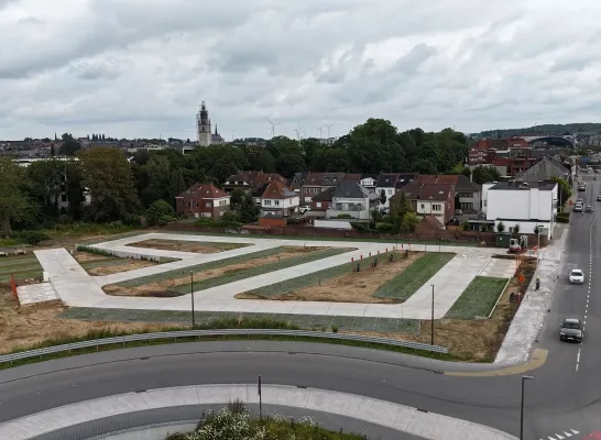 De nieuws stadsparking aan de Suikerkaai in Halle biedt plaats aan 157 wagens. De nieuws stadsparking aan de Suikerkaai in Halle biedt plaats aan 157 wagens.