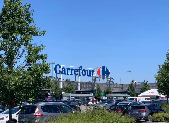 Vooral de parking van de Carrefour in Drogenbos is het werkterrein van de dieven Vooral de parking van de Carrefour in Drogenbos is het werkterrein van de dieven