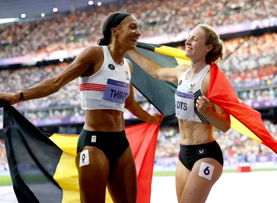 Noor Vidts en Nafi Thiem vieren samen op de Olympische Spelen Noor Vidts en Nafi Thiem vieren samen op de Olympische Spelen