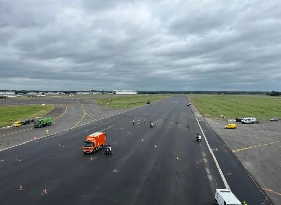 Zondag maar één baan beschikbaar op Brussels Airport: “Vertragingen onvermijdelijk” 