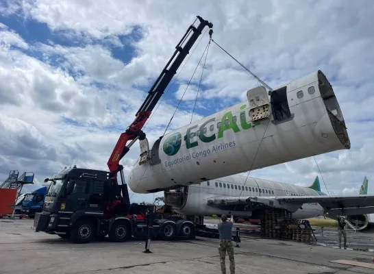 Groen-witte Boeing is ontmanteld Groen-witte Boeing is ontmanteld