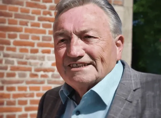 Roger Van Holder Roger Van Holder