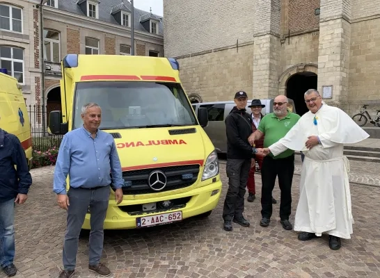 pater_karel_ambulances2.jpg