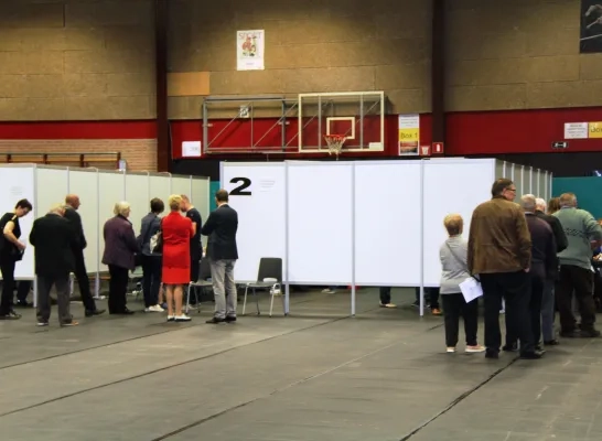 Merchtem helpt kiezers naar het stemhokje Merchtem helpt kiezers naar het stemhokje