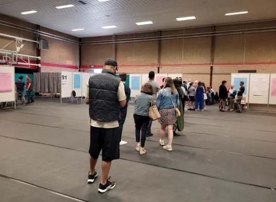 Merchtem helpt kiezers naar het stemhokje Merchtem helpt kiezers naar het stemhokje