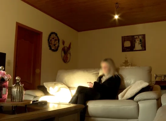 De vrouw ontkent dat ze haar schoonmoeder vergiftigd heeft. De vrouw ontkent dat ze haar schoonmoeder vergiftigd heeft.
