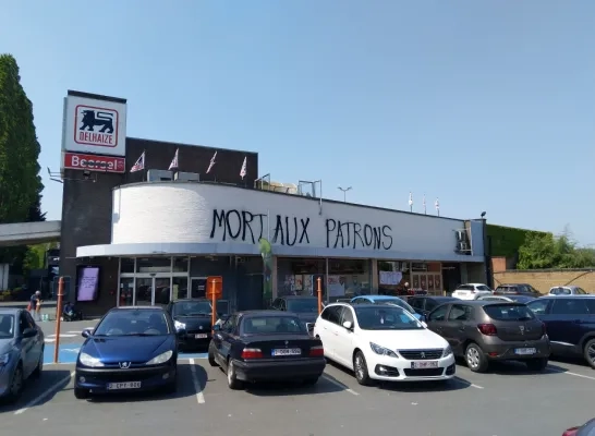 vandalisme_beersel_delhaize.jpg