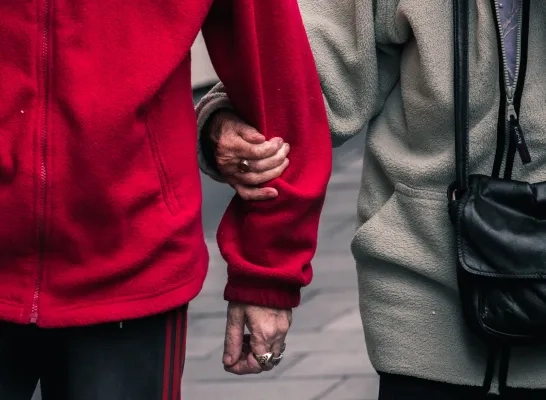 zorg_anoniem_unsplash_mensen_bejaarden.jpg