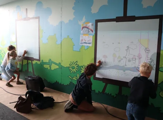 Fietstunnel Ramsdonk opgefleurd met kindertekeningen Fietstunnel Ramsdonk opgefleurd met kindertekeningen