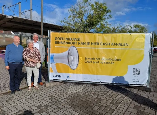 De geldautomaat van Batopin komt aan het station in Lembeek. De geldautomaat van Batopin komt aan het station in Lembeek.