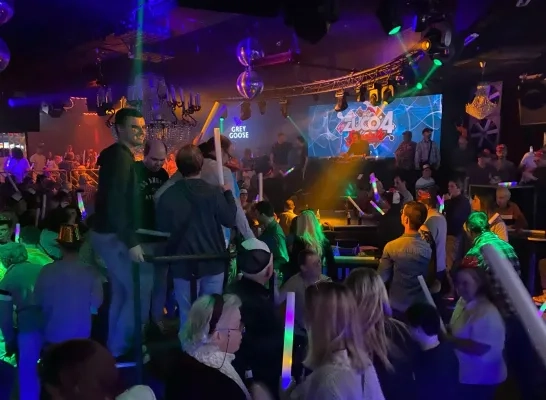 Alle remmen los in nachtclub Zuco Alle remmen los in nachtclub Zuco