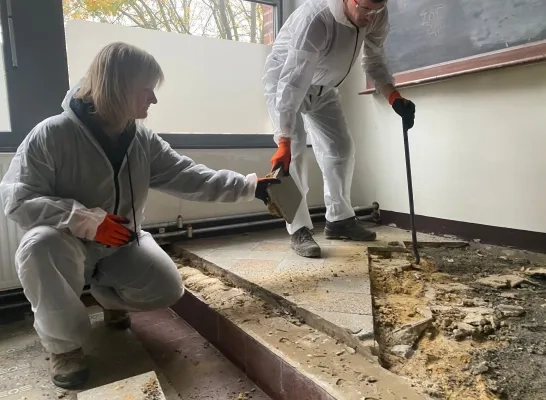 Het team van 3WPlus aan het werk in de oude muziekschool van Groot-Bijgaarden Het team van 3WPlus aan het werk in de oude muziekschool van Groot-Bijgaarden