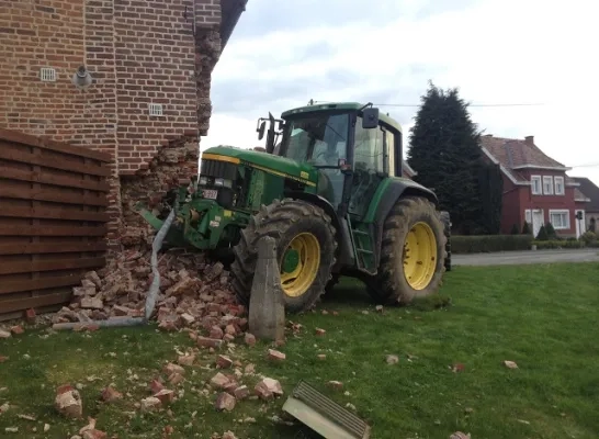 tractor_in_woning.jpg