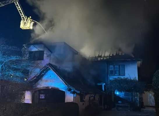De dakbrand richtte veel schade aan De dakbrand richtte veel schade aan