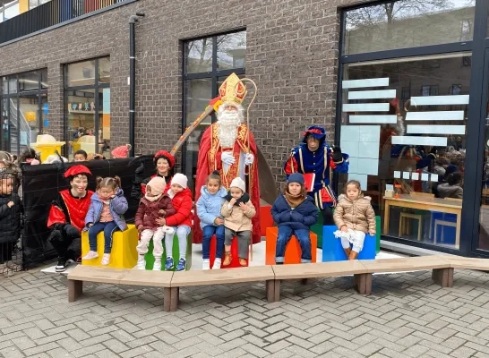 Sinterklaas opent BuitenBib in De Groene Parel in Sint-Pieters-Leeuw: Sinterklaas opent BuitenBib in De Groene Parel in Sint-Pieters-Leeuw: