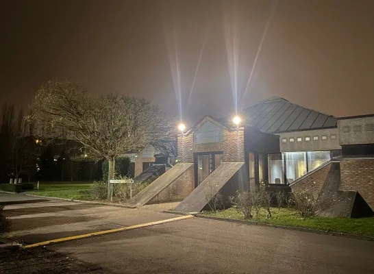 Winteropvang in het voormalige crematorium aan de Havendoklaan Winteropvang in het voormalige crematorium aan de Havendoklaan