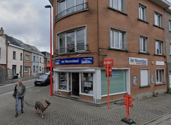 Minderjarige overvallers krantenwinkel laten kluis vallen Minderjarige overvallers krantenwinkel laten kluis vallen