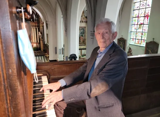 Koster/organist Jan Dierickx werd 99 jaar Koster/organist Jan Dierickx werd 99 jaar