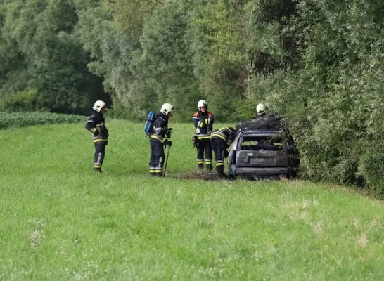 uitgebrande_auto_galmaarden.jpg