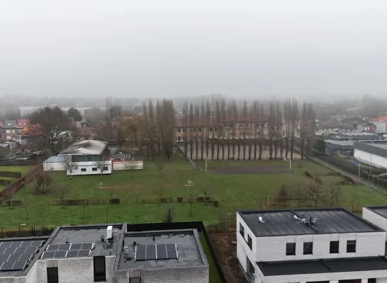 De plannen voor een nieuwe school aan de Bergensesteenweg mogen de prullenbak in
