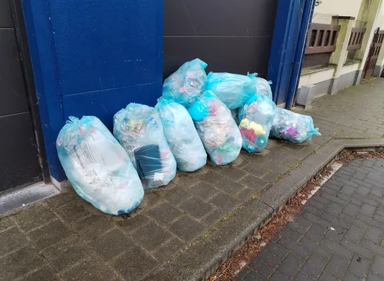 Geen inhaalophalingen, haal dus je vuilniszak binnen Geen inhaalophalingen, haal dus je vuilniszak binnen