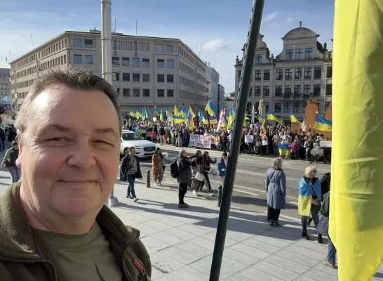 Mark Demesmaeker met Oekraïense vlag