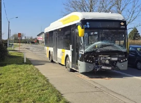 Beschadigde bus De Lijn Beschadigde bus De Lijn
