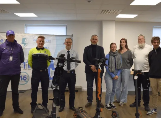 De politiezone VIMA en vertegenwoordigers van het stadsbestuur lichten de resultaten van de e-stepcampagne toe