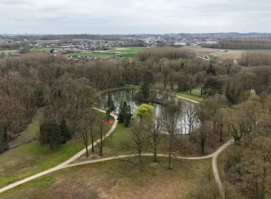 Het gemeentelijk park Neromhof in Meise