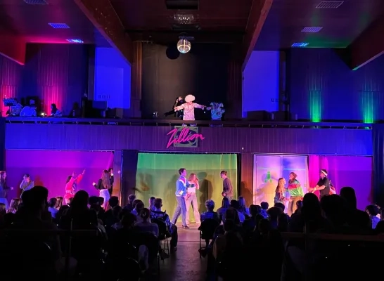 6des en 7des van KOBOS vieren 100 dagen met eigen zaalshow