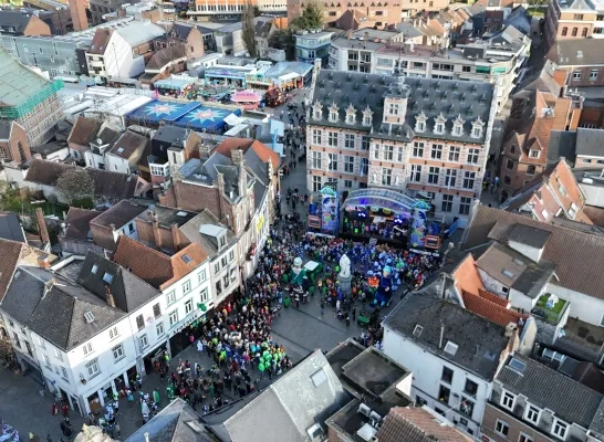 Carnaval Halle 2025 bekeken vanuit de lucht Carnaval Halle 2025 bekeken vanuit de lucht