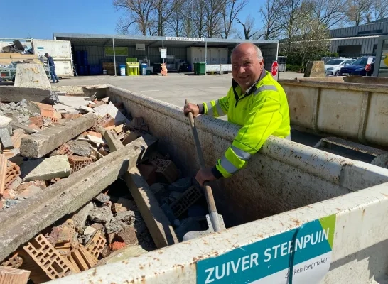 Recyclageparkwachter André gaat met pensioen: “Er zijn ‘sjarels’ die zich niet aan de regels houden” Recyclageparkwachter André gaat met pensioen: “Er zijn ‘sjarels’ die zich niet aan de regels houden”