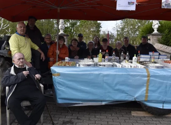 Pierre Debast (uiterst links, op de stoel) met naast hem Jack Pissens en Marc Vereertbrugghen