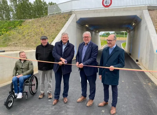 Nieuwe tunnel aan Mollemseweg in Asse al fietsend geopend
