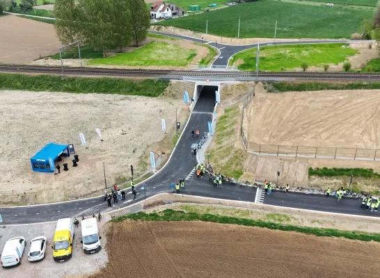 Nieuwe tunnel aan Mollemseweg in Asse al fietsend geopend