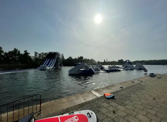 Gezellige drukte in het domein van Sport Vlaanderen in Hofstade: “Zon en nieuwe waterattractie lokken volk” Gezellige drukte in het domein van Sport Vlaanderen in Hofstade: “Zon en nieuwe waterattractie lokken volk”