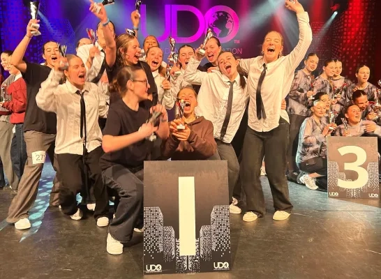 Hononga Crew uit Roosdaal geplaatst voor wereldkampioenschap streetdance in Engeland: "Onze kracht is onze teamspirit"   
