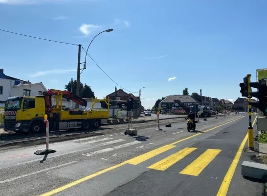 Werken aan de Bergensesteenweg in Sint-Pieters-Leeuw