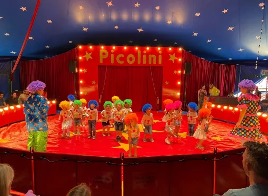 Een circusvoorstelling als schoolfeest in Zemst: “Dit vergeten de leerlingen nooit meer!”