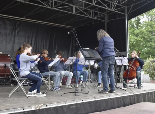 Feest voor de Koninklijke Fanfare Eendracht Maakt Macht in Lot bij Beersel Feest voor de Koninklijke Fanfare Eendracht Maakt Macht in Lot bij Beersel